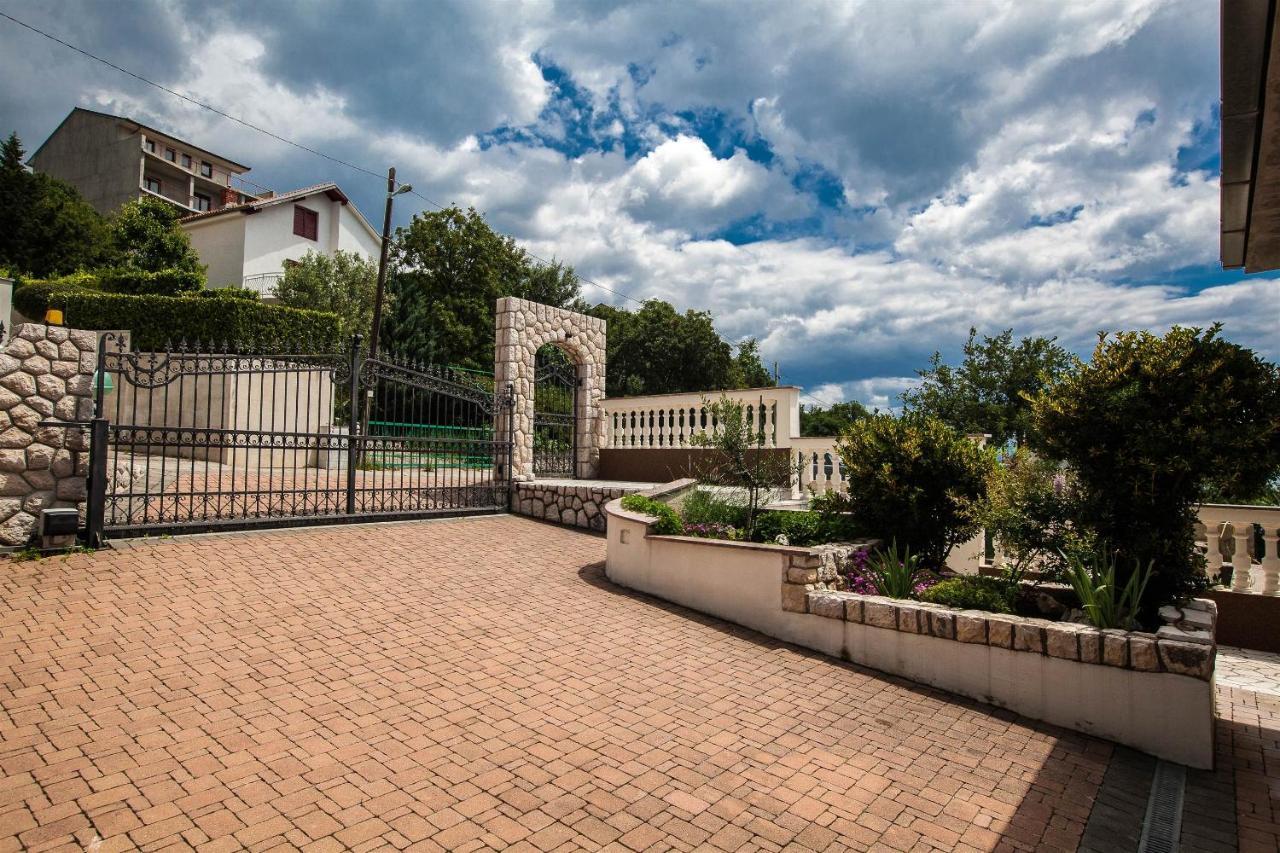 Apartments With A Parking Space Crikvenica - 11307 Exteriör bild